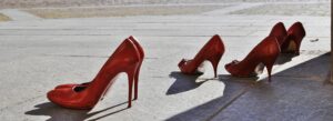 Violenza donne scarpe rosse